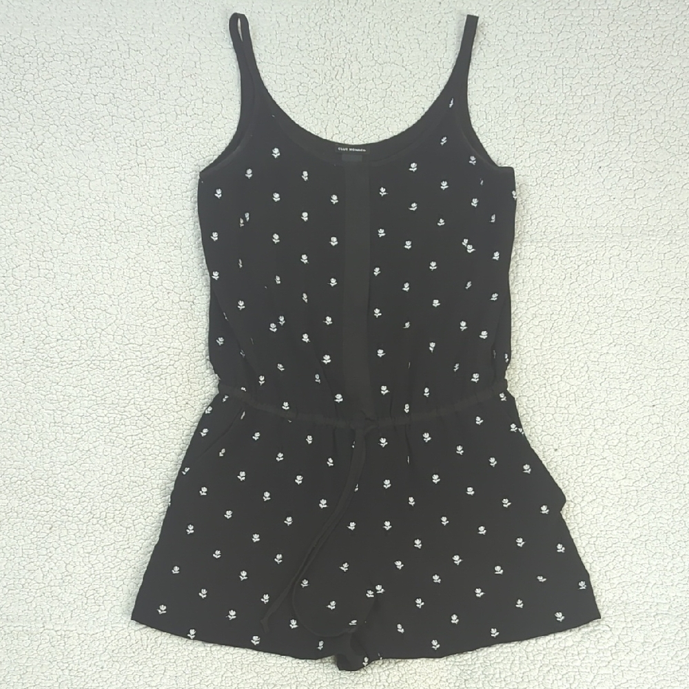 Club Monaco Jumper/Romper with White Floral Accents